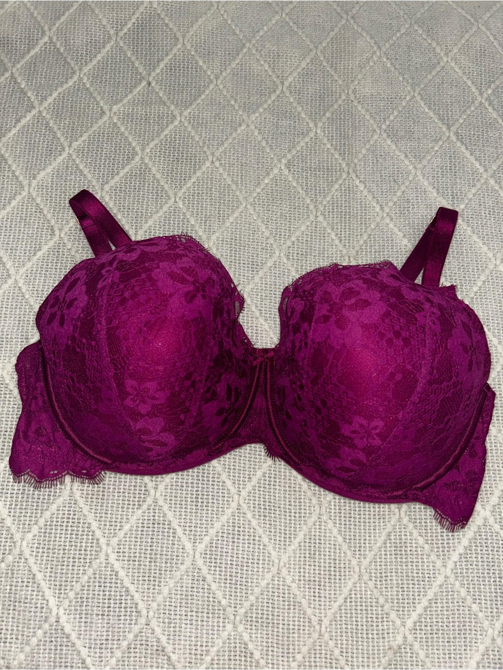 Victoria's Secret Dream Angels Lace Underwire Bra in Magenta/Plum